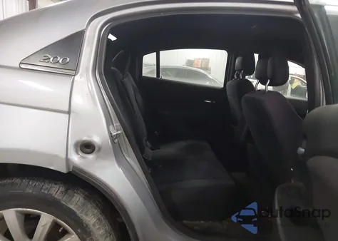 2013 Chrysler 200 Touring z USA, uszkodzony, nr VIN 1C3CCBBB8DN525061